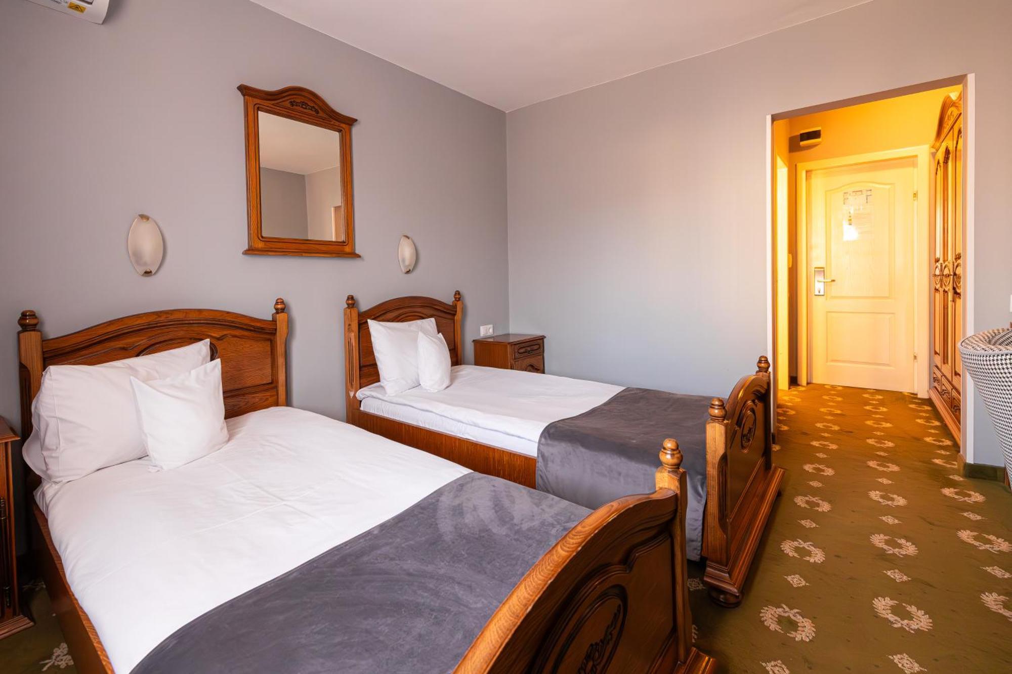 Hotel Brilliant Meses Zalău Eksteriør bilde