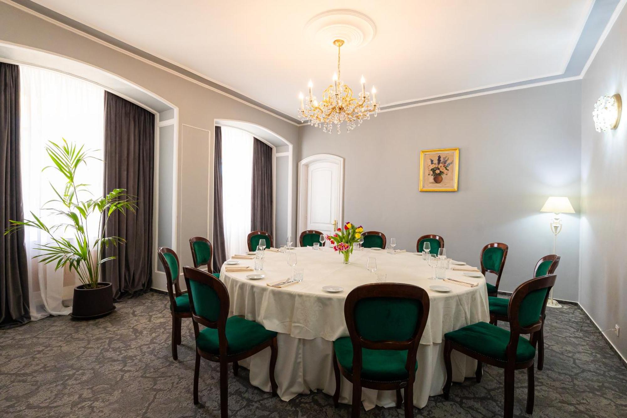 Hotel Brilliant Meses Zalău Eksteriør bilde